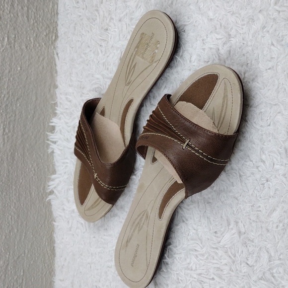 Patagonia Brown Leather Suede Ruching Upper Round Open Toe Slide Flat Sandal - Picture 16 of 16